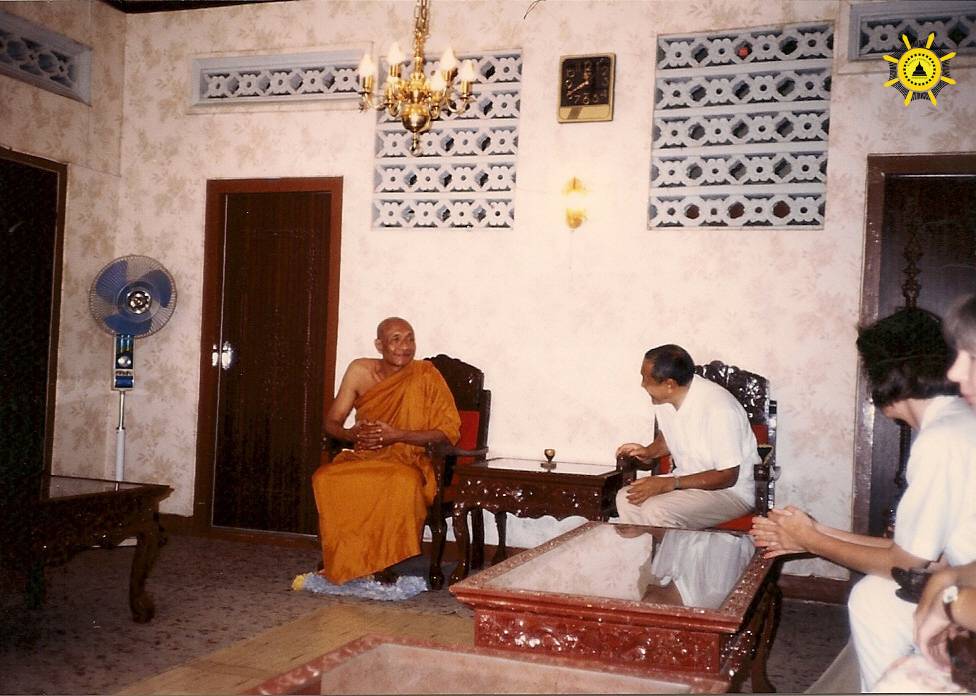 Bhante Girirakkhito mengatakan pada Guru Dagpo Rinpoche: Anda adalah Bapak Buddhisme di Indonesia. Anda harus mengurus anak anda yang tercerai berai, 1989